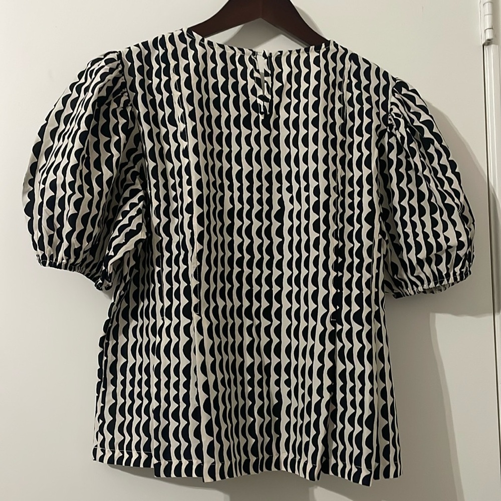 NWOT Pinch Monochrome Patterned Puff Sleeve Blouse Size L - Picture 6 of 10